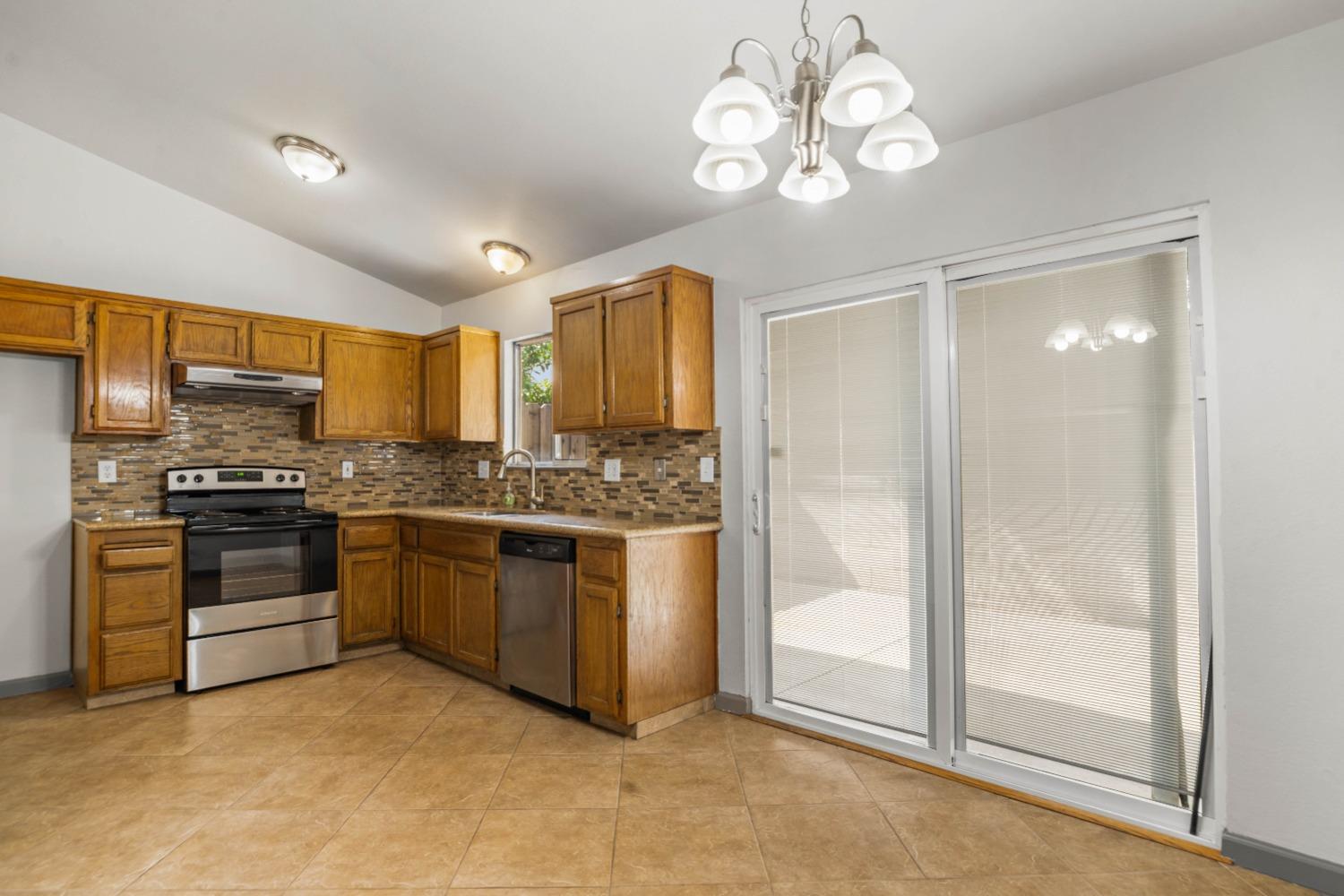Detail Gallery Image 5 of 14 For 5313 Corvo Way, Salida,  CA 95368 - 3 Beds | 2 Baths