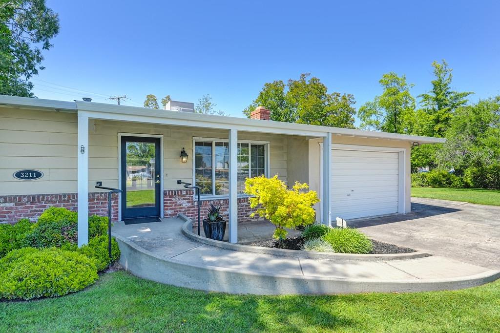 El Camino Avenue, Sacramento, California image 3