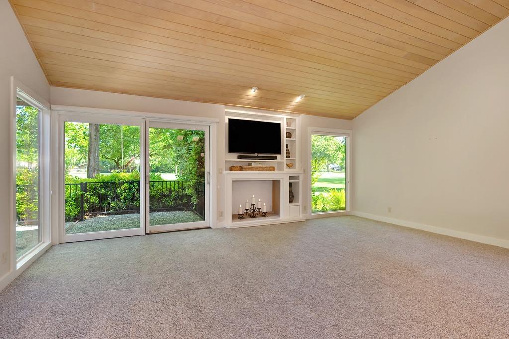 Garden Court, El Macero, California image 13