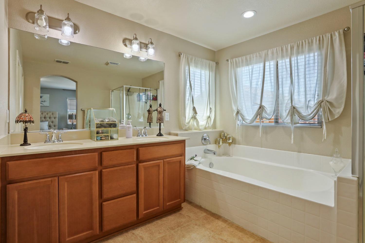 Detail Gallery Image 42 of 77 For 16907 E Cobble Creek Way, Lathrop,  CA 95330 - 4 Beds | 2/1 Baths