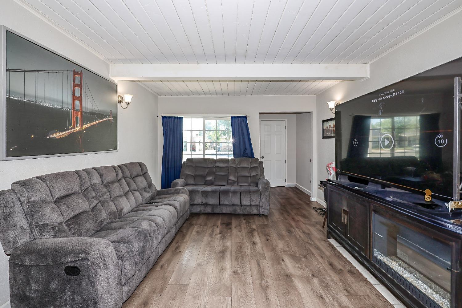 Detail Gallery Image 3 of 26 For 3053 Oleander Ave, Merced,  CA 95340 - 3 Beds | 1 Baths