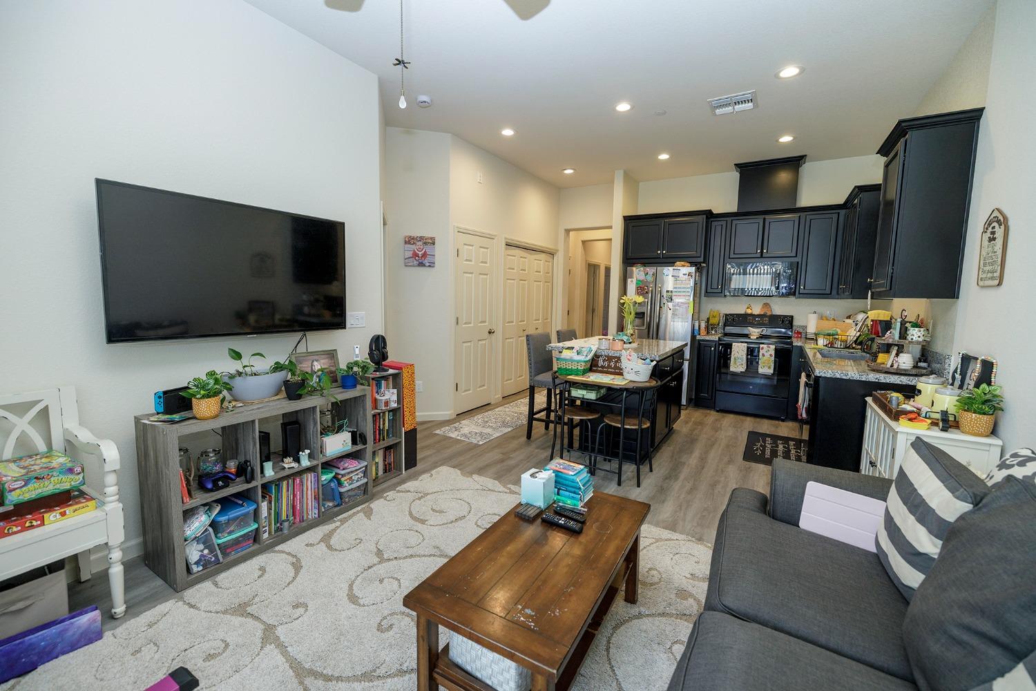 Chavez Court, Riverbank, California image 9