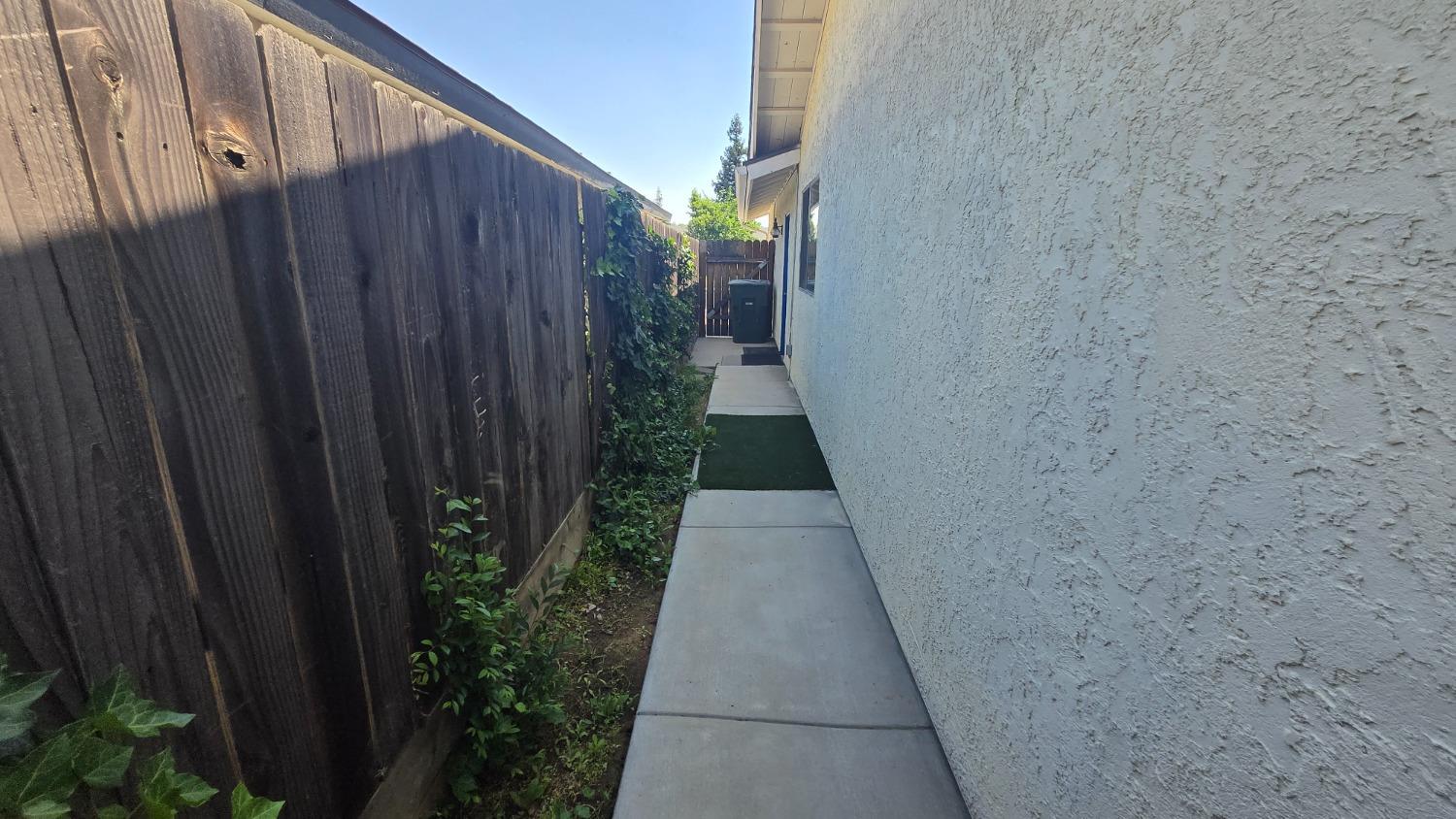 Fremont Avenue, Clovis, California image 20