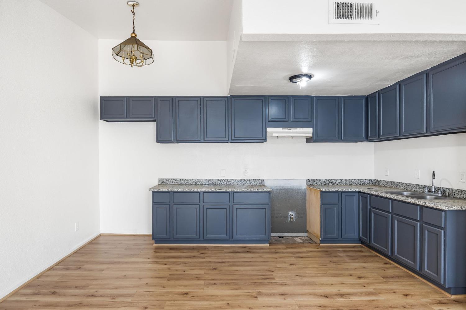 Clover Manor Way, Sacramento, California image 6