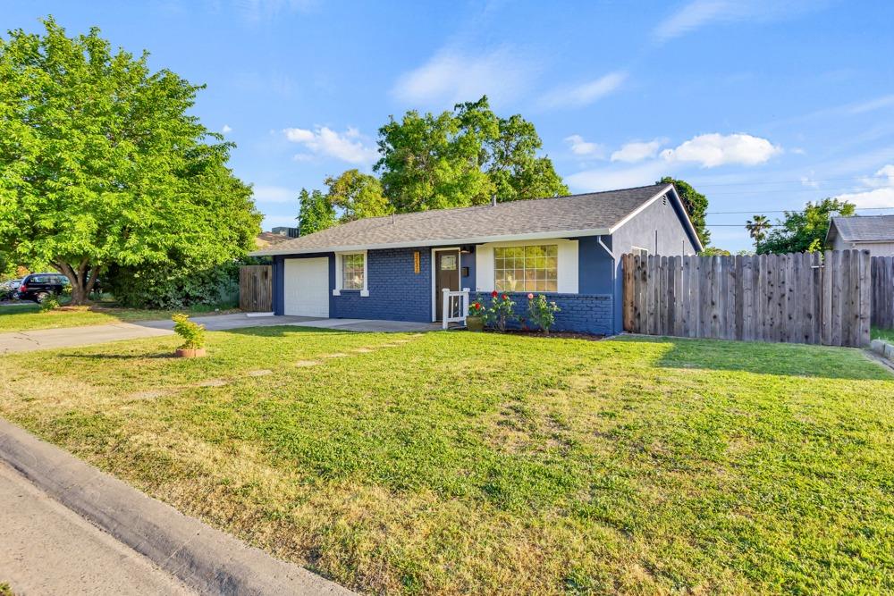 Mayfair Drive, Sacramento, California image 2