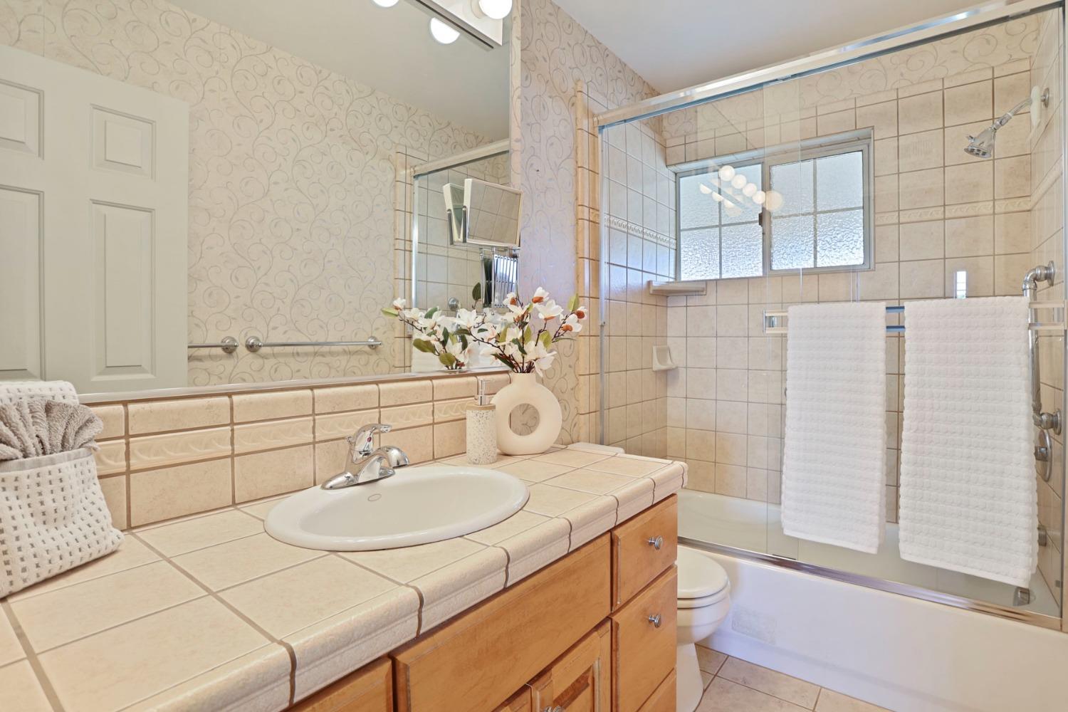 Coral Lane, Stockton, California image 21