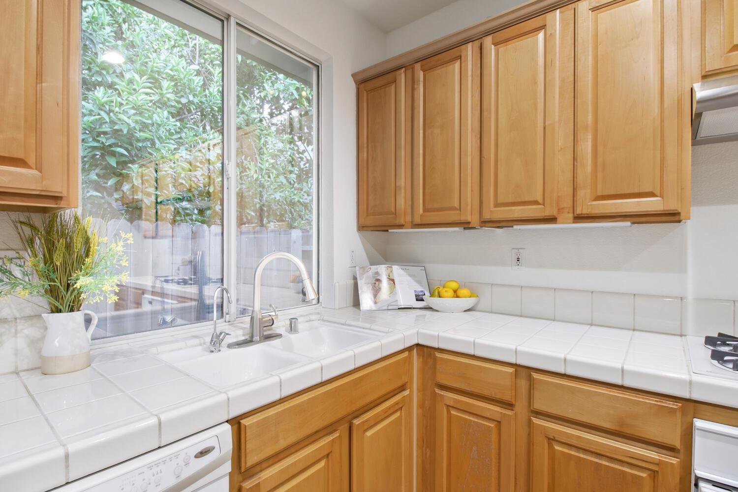 Detail Gallery Image 17 of 52 For 3837 Alegre Way, Davis,  CA 95618 - 3 Beds | 2 Baths