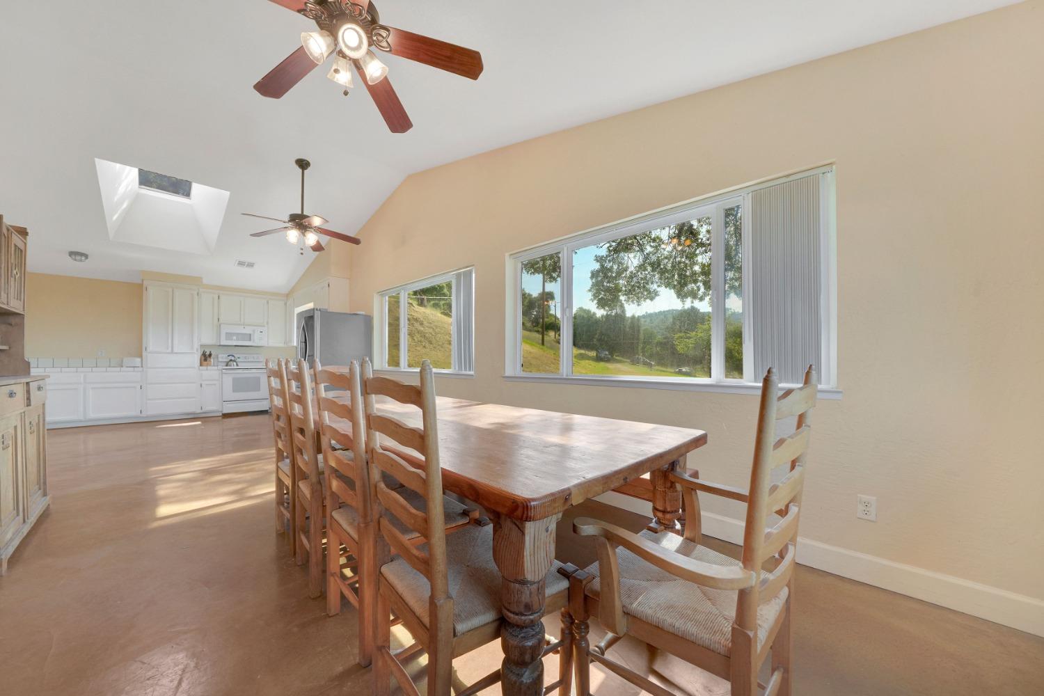Detail Gallery Image 12 of 88 For 2800 Willow Creek Rd, San Andreas,  CA 95249 - 3 Beds | 2/1 Baths