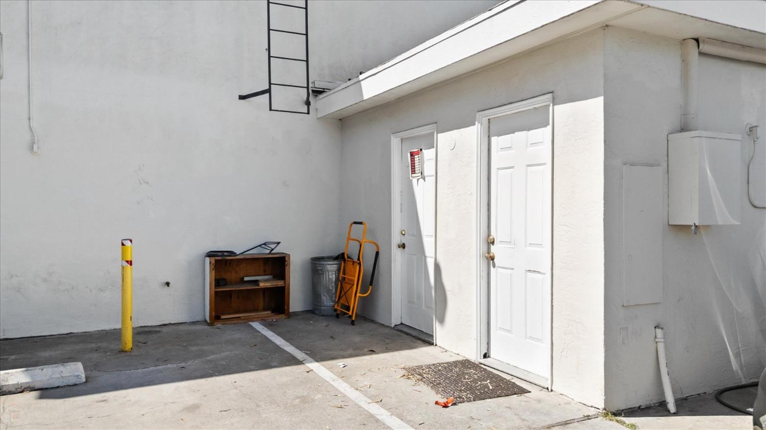 E Locust Street, Lodi, California image 21