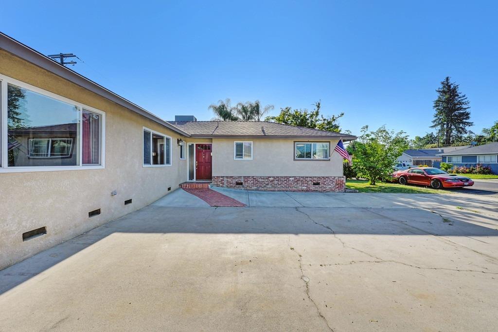 Detail Gallery Image 3 of 60 For 1402 Louise Ave, Modesto,  CA 95350 - 3 Beds | 3 Baths