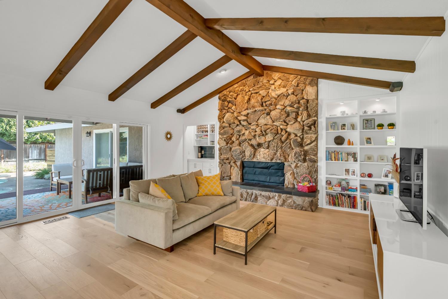 Detail Gallery Image 26 of 64 For 4644 American River Dr, Sacramento,  CA 95864 - 5 Beds | 3 Baths