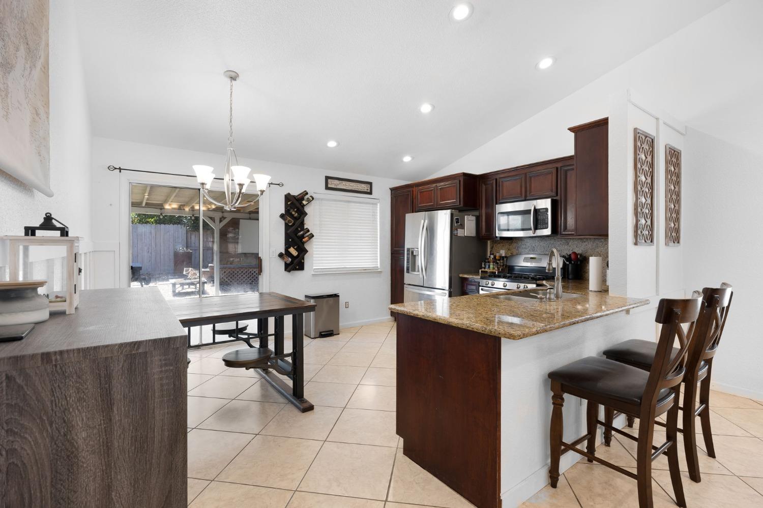 Detail Gallery Image 10 of 36 For 866 Golden Heights Dr, Galt,  CA 95632 - 4 Beds | 2 Baths