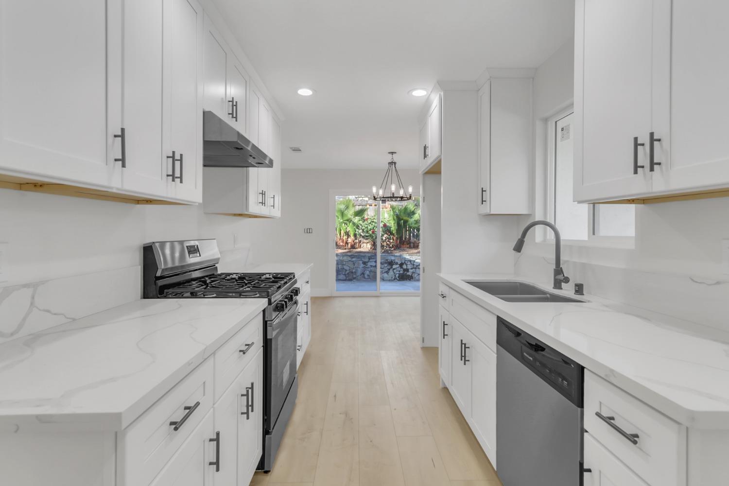 Pin Oak Court, Fair Oaks, California image 13