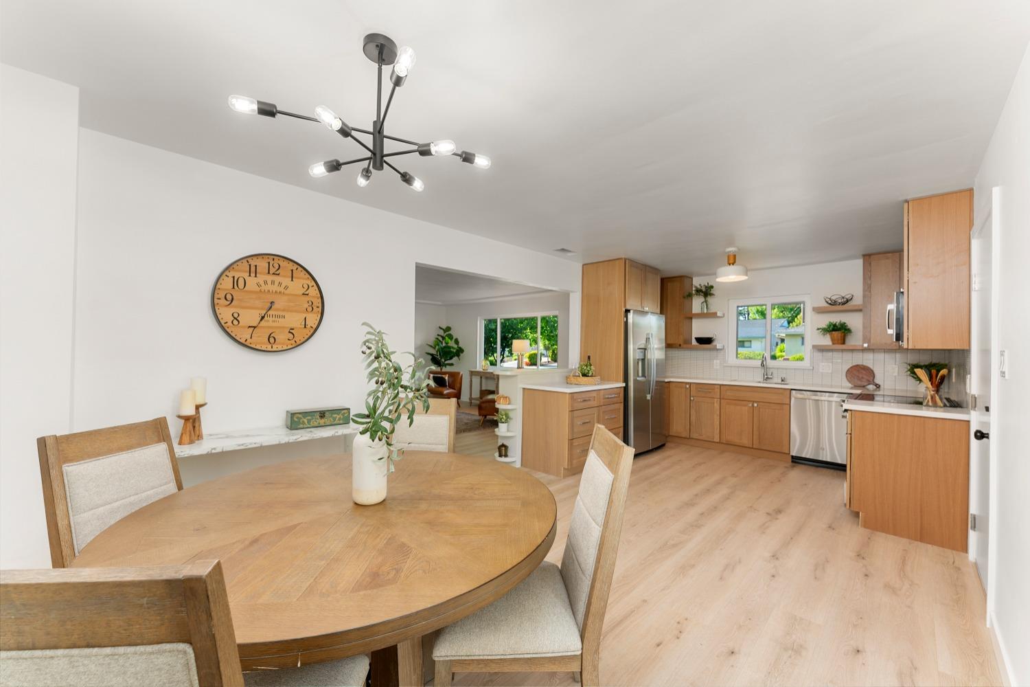 Detail Gallery Image 4 of 32 For 1464 Tradewinds Ave, Sacramento,  CA 95822 - 3 Beds | 2 Baths