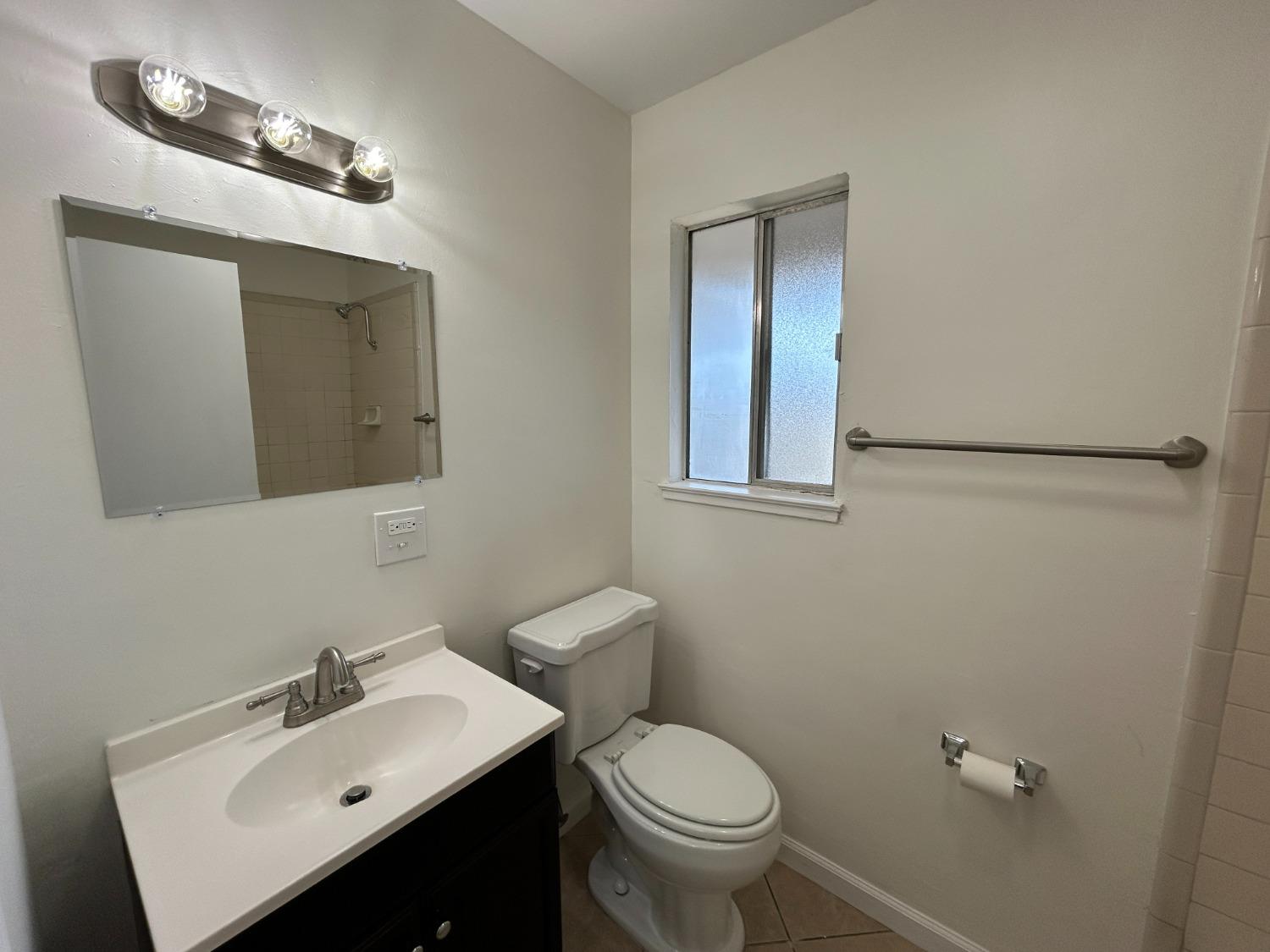 Detail Gallery Image 12 of 16 For 6917 Stillwater Way, Sacramento,  CA 95828 - 3 Beds | 1/1 Baths