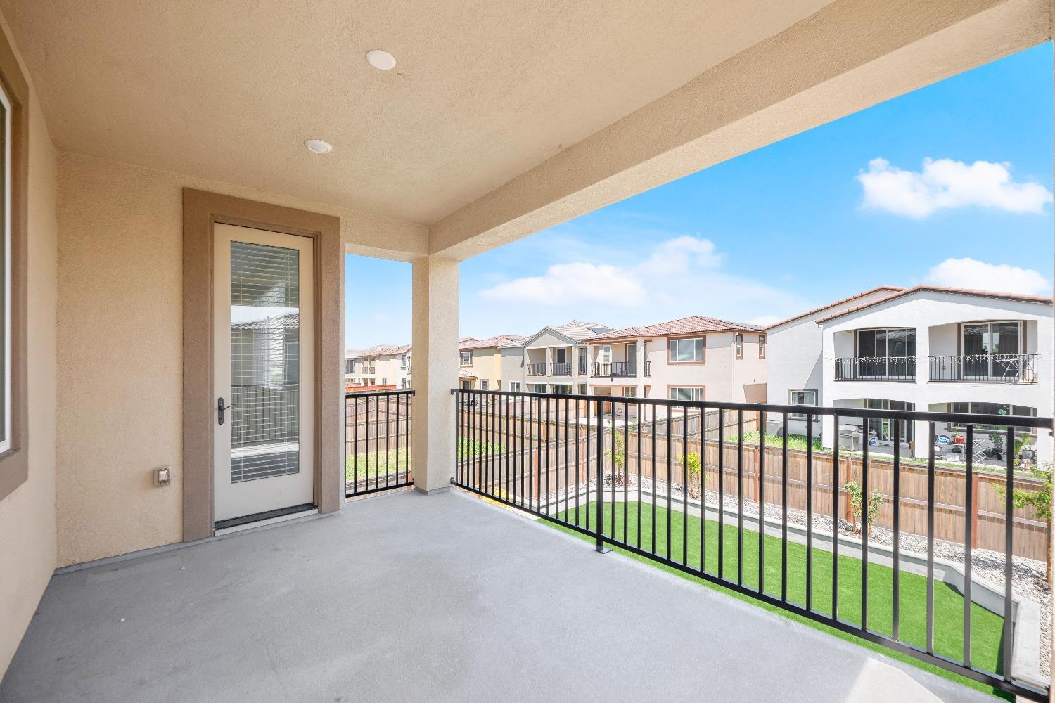 Harveston Way, Sacramento, California image 37
