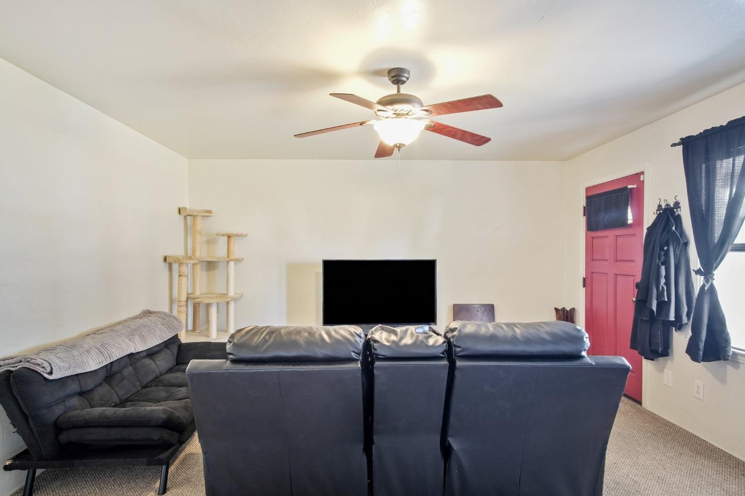 Detail Gallery Image 3 of 9 For 2416 Thomas Ave, Ceres,  CA 95307 - 2 Beds | 1 Baths