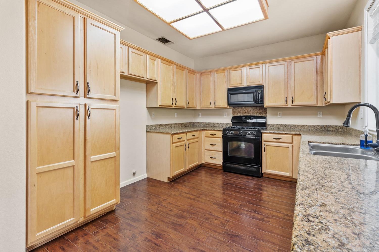 Detail Gallery Image 7 of 28 For 5406 Leandra Ct, Keyes,  CA 95328 - 4 Beds | 3 Baths