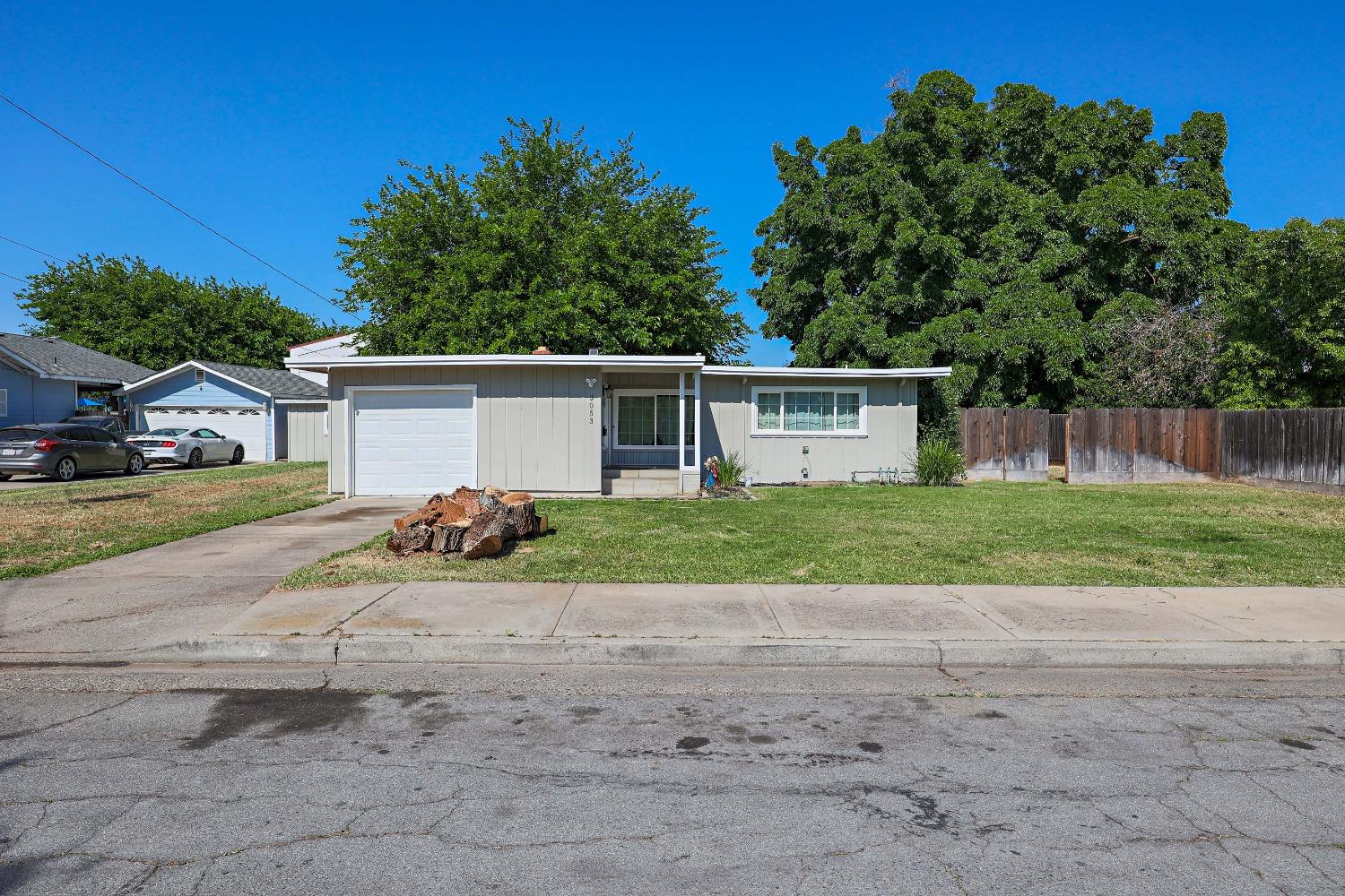 Detail Gallery Image 2 of 26 For 3053 Oleander Ave, Merced,  CA 95340 - 3 Beds | 1 Baths