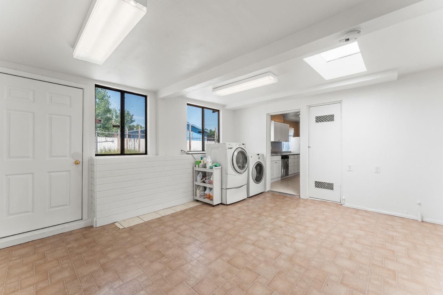 Detail Gallery Image 6 of 52 For 6849 26th St, Rio Linda,  CA 95673 - 3 Beds | 2 Baths