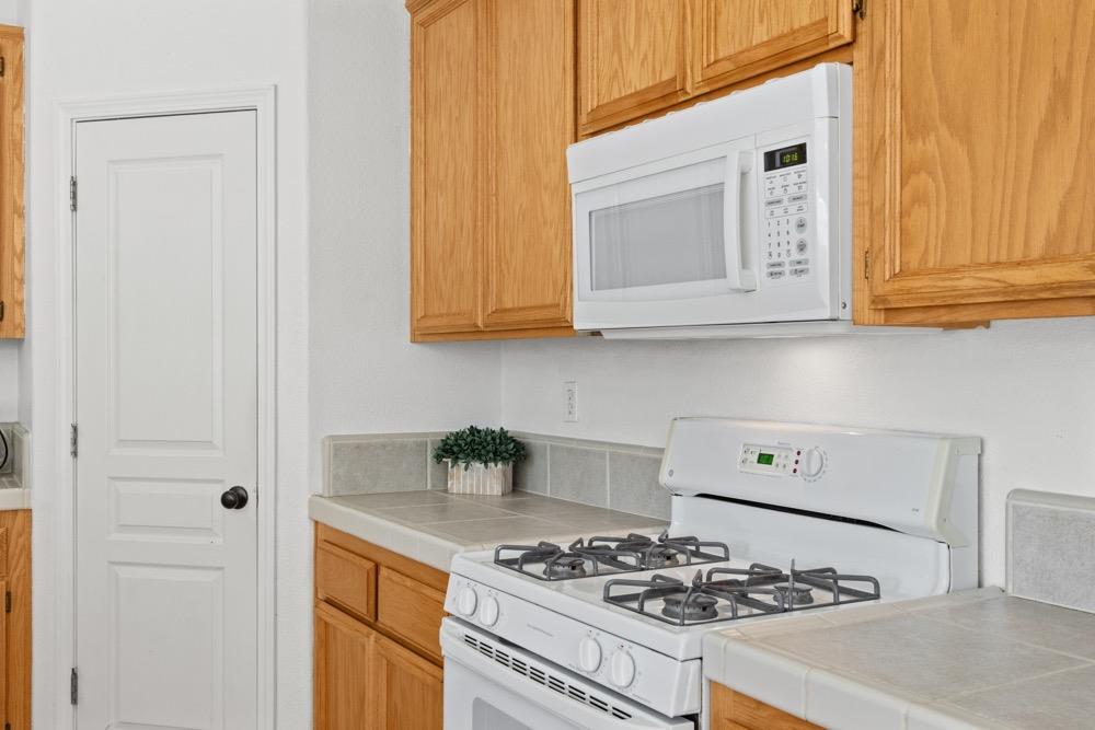 Detail Gallery Image 12 of 78 For 129 Opus Cir, Sacramento,  CA 95834 - 4 Beds | 2/1 Baths
