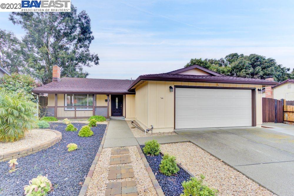Detail Gallery Image 2 of 26 For 748 Windward Dr, Rodeo,  CA 94572 - 3 Beds | 2 Baths