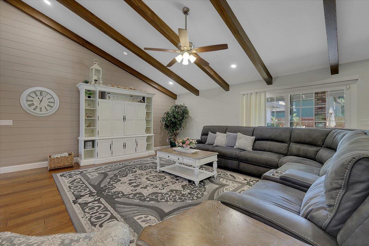 Detail Gallery Image 8 of 70 For 734 Mariner Loop, Yuba City,  CA 95991 - 4 Beds | 3 Baths