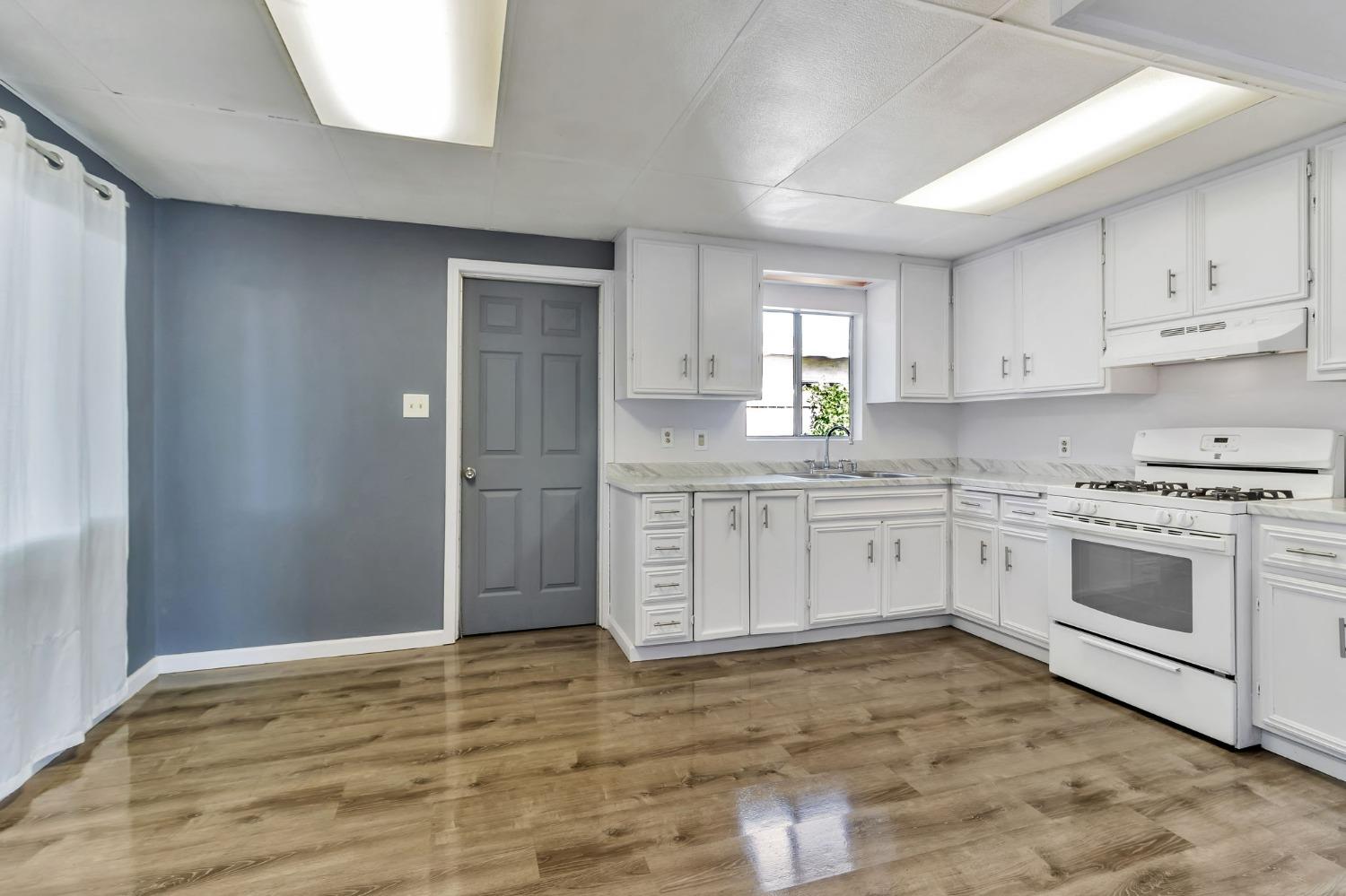 Detail Gallery Image 9 of 27 For 968 Lester Ave, Hayward,  CA 94541 - 4 Beds | 1 Baths