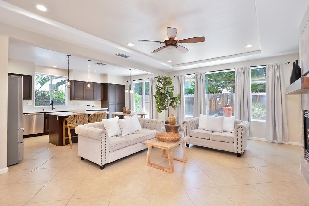 Detail Gallery Image 4 of 57 For 9577 Arcada Ct, Elk Grove,  CA 95624 - 3 Beds | 2 Baths