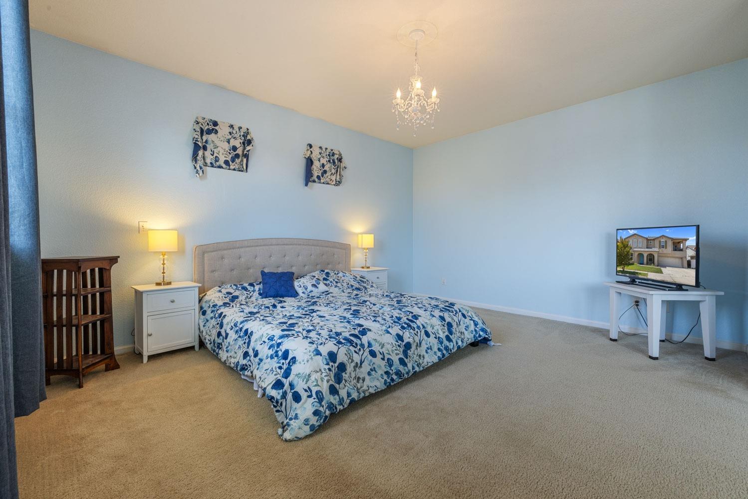 Alton Court, Riverbank, California image 36