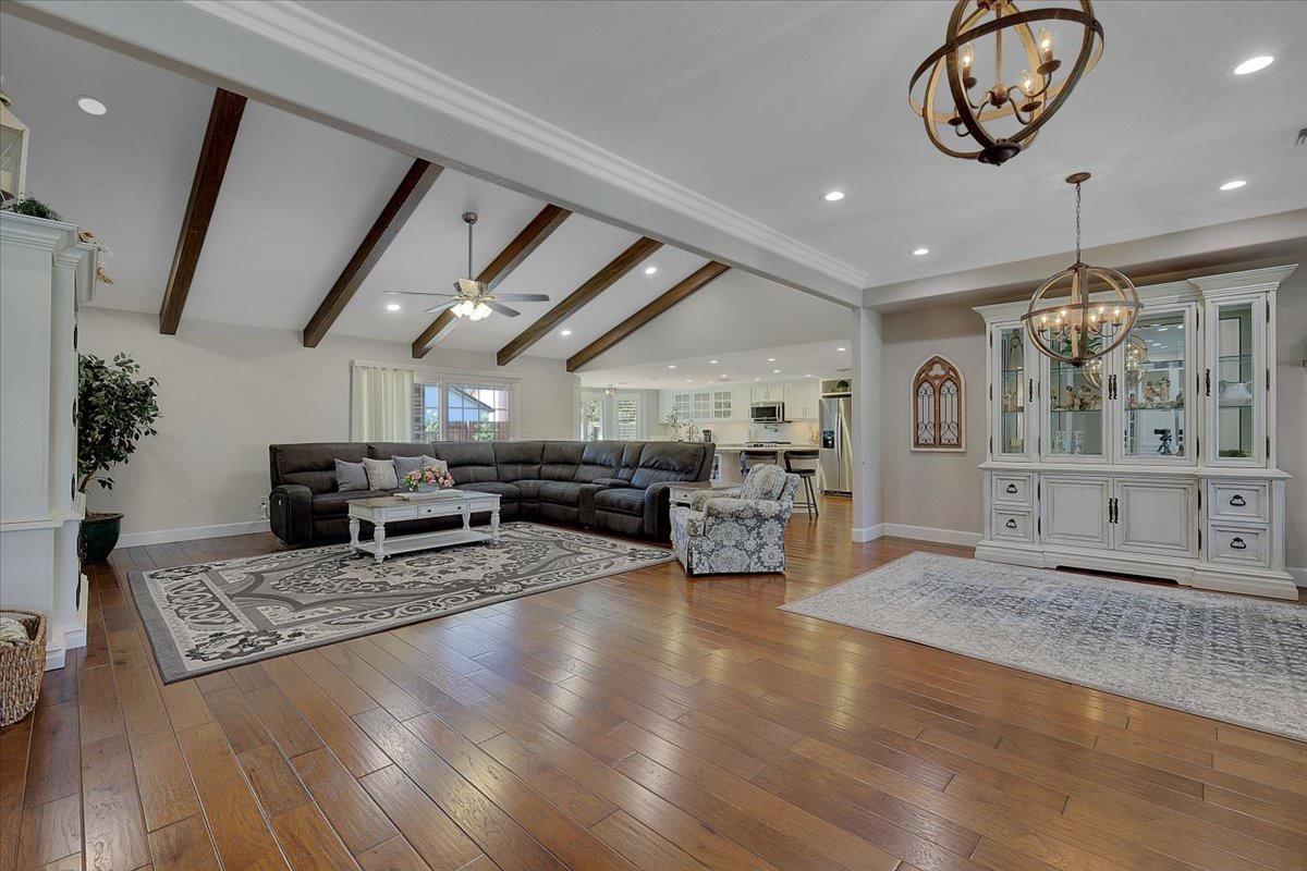 Detail Gallery Image 5 of 70 For 734 Mariner Loop, Yuba City,  CA 95991 - 4 Beds | 3 Baths