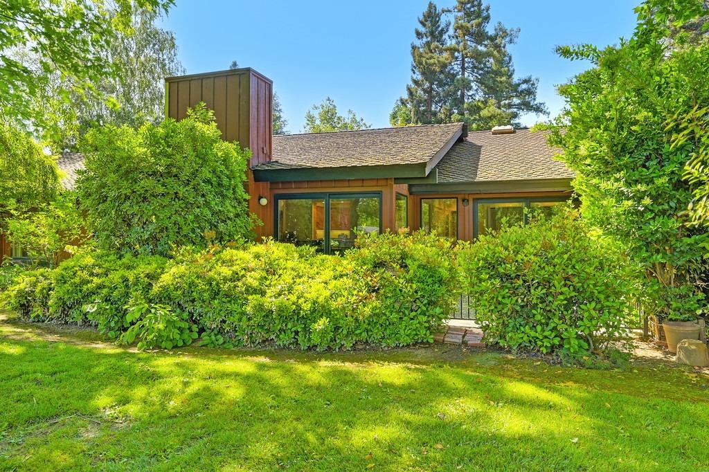 Garden Court, El Macero, California image 38