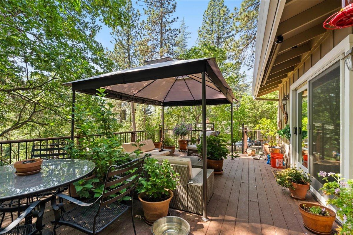 Alta Sierra Drive, Grass Valley, California image 9