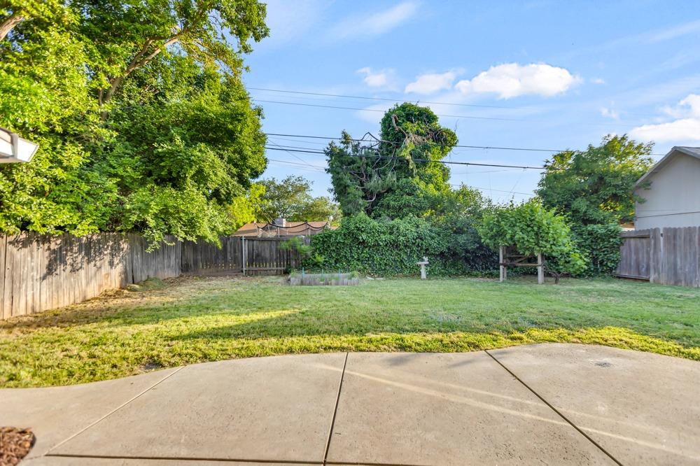 Mayfair Drive, Sacramento, California image 25