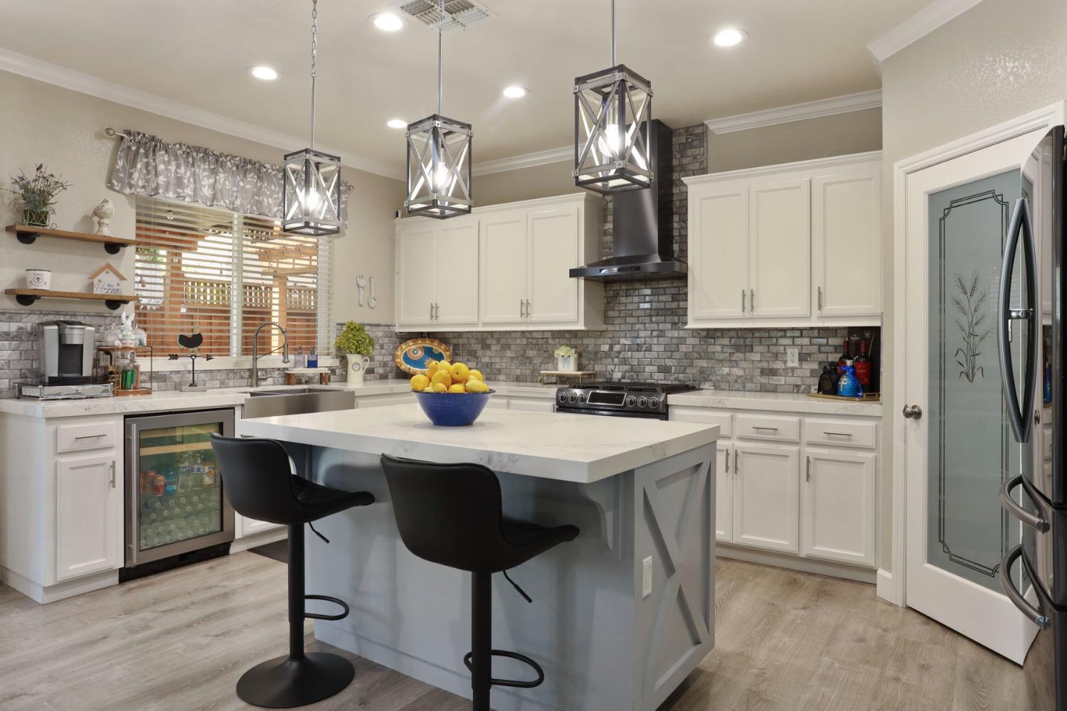 Detail Gallery Image 5 of 77 For 16907 E Cobble Creek Way, Lathrop,  CA 95330 - 4 Beds | 2/1 Baths