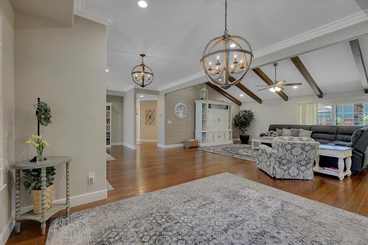 Detail Gallery Image 7 of 70 For 734 Mariner Loop, Yuba City,  CA 95991 - 4 Beds | 3 Baths