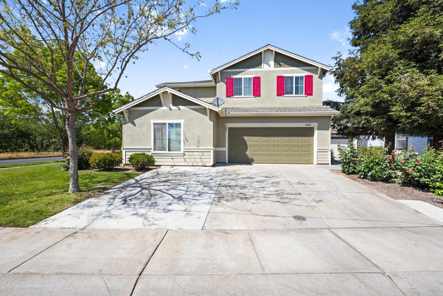 Detail Gallery Image 2 of 30 For 2025 St Theresa Way, Modesto,  CA 95358 - 4 Beds | 2/1 Baths