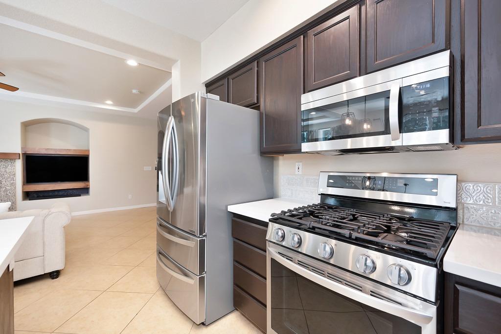 Detail Gallery Image 8 of 57 For 9577 Arcada Ct, Elk Grove,  CA 95624 - 3 Beds | 2 Baths