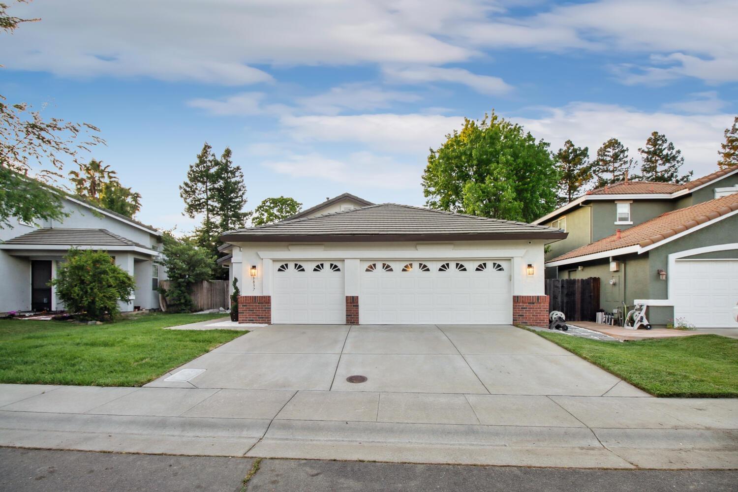 Detail Gallery Image 2 of 52 For 3837 Alegre Way, Davis,  CA 95618 - 3 Beds | 2 Baths