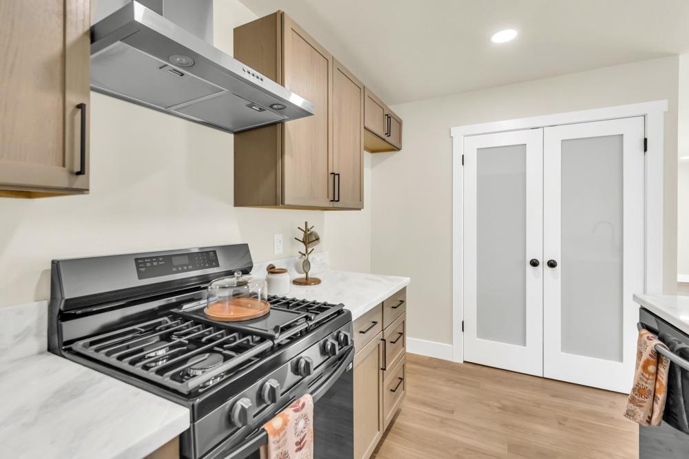 Mayfair Drive, Sacramento, California image 11