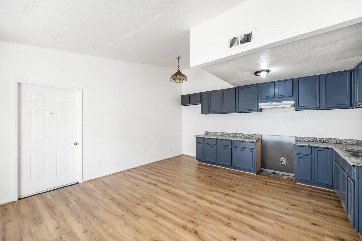 Clover Manor Way, Sacramento, California image 7
