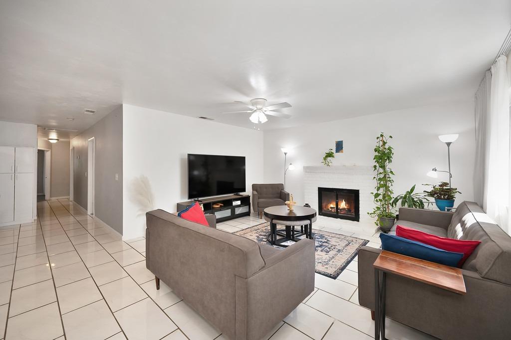 Detail Gallery Image 5 of 33 For 7735 Antelope Rd, Citrus Heights,  CA 95610 - 4 Beds | 2 Baths