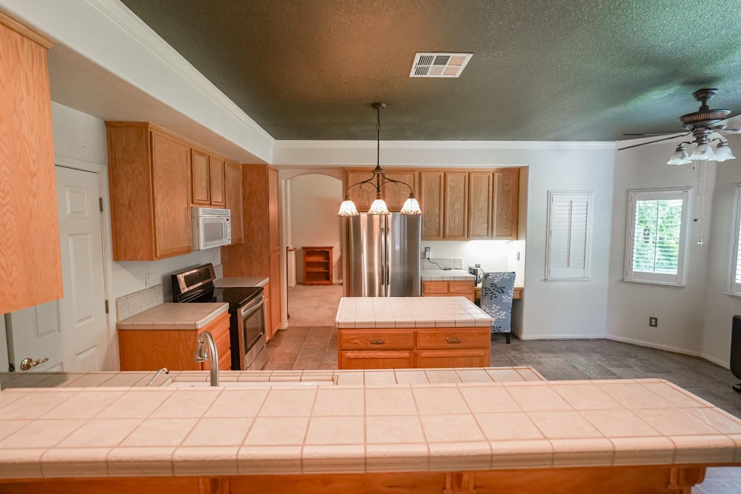 Detail Gallery Image 10 of 30 For 1685 via Milano, Gustine,  CA 95322 - 4 Beds | 3 Baths