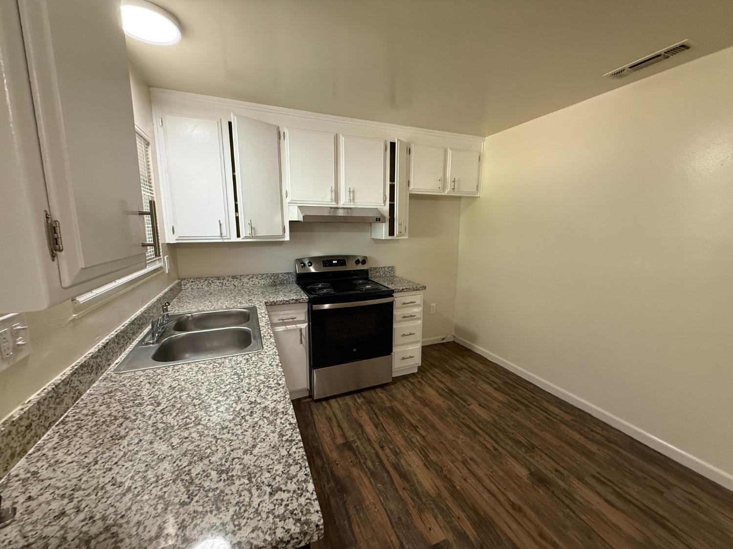 Yvonne Avenue, Manteca, California image 7