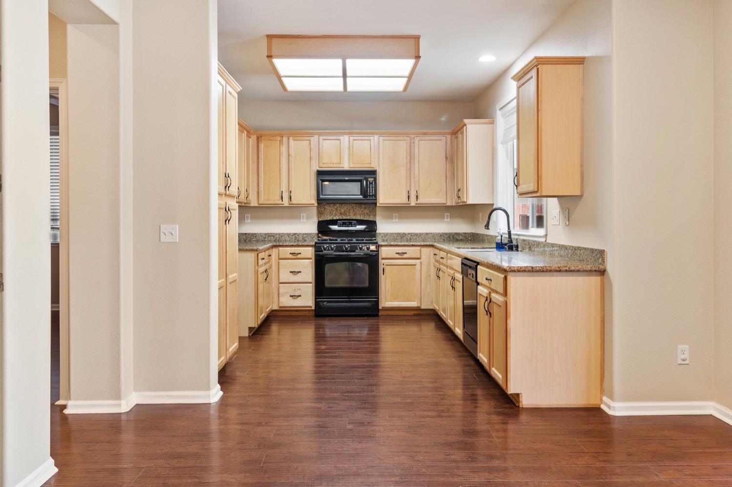 Detail Gallery Image 8 of 28 For 5406 Leandra Ct, Keyes,  CA 95328 - 4 Beds | 3 Baths