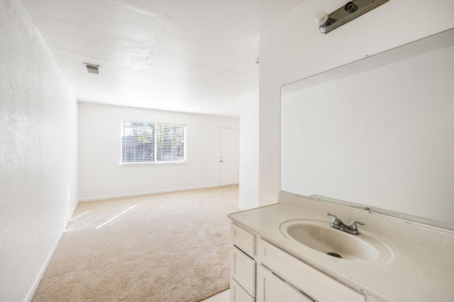 Clover Manor Way, Sacramento, California image 20
