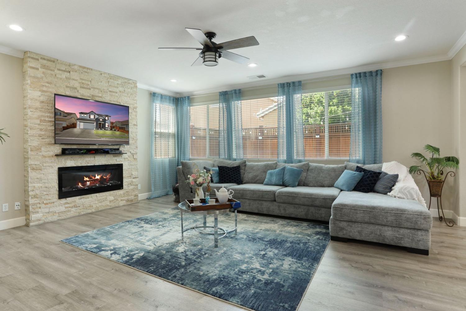 Detail Gallery Image 29 of 77 For 16907 E Cobble Creek Way, Lathrop,  CA 95330 - 4 Beds | 2/1 Baths