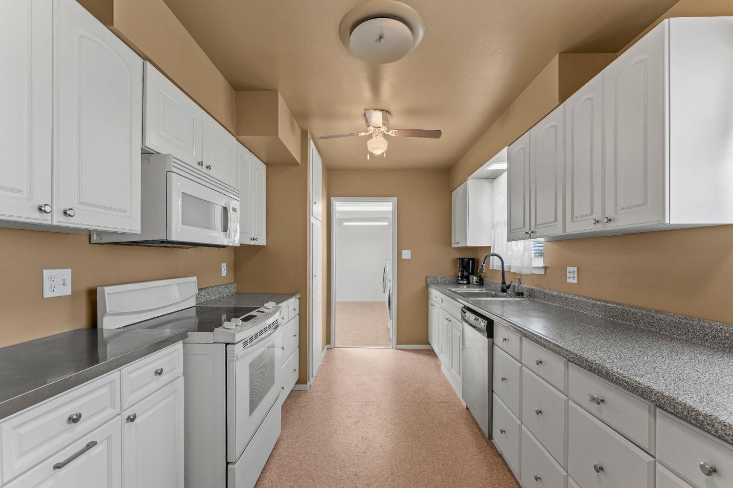 Detail Gallery Image 4 of 52 For 6849 26th St, Rio Linda,  CA 95673 - 3 Beds | 2 Baths