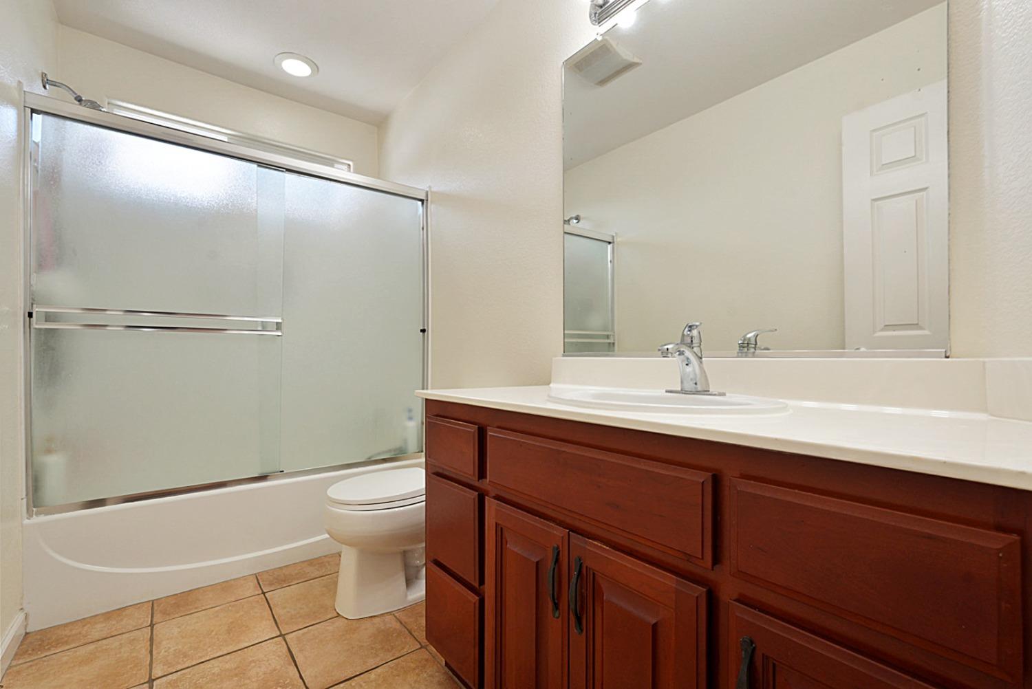 Detail Gallery Image 18 of 30 For 2025 St Theresa Way, Modesto,  CA 95358 - 4 Beds | 2/1 Baths