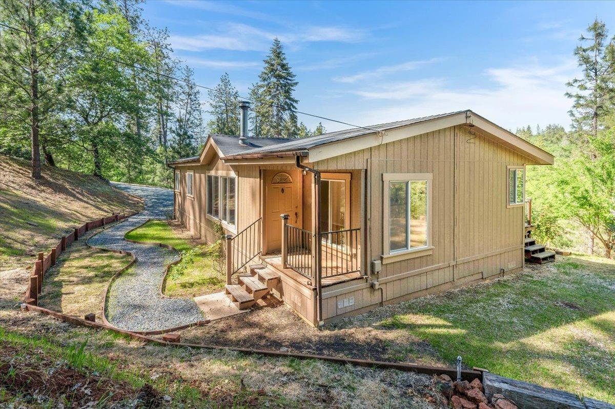 Pekolee Drive, Grass Valley, California image 1